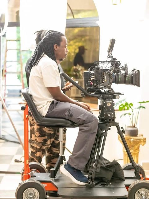 Opérateur sur Doorway Dolly