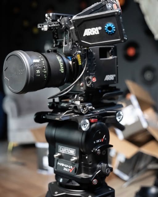 Alexa 35 équipée d'une optique ARRI Signature